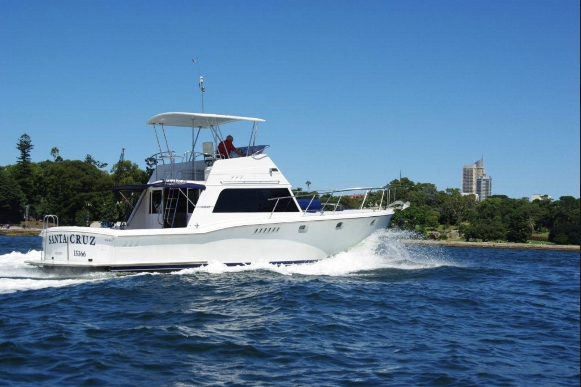 Santa Cruz Luxury Boat Sydney
