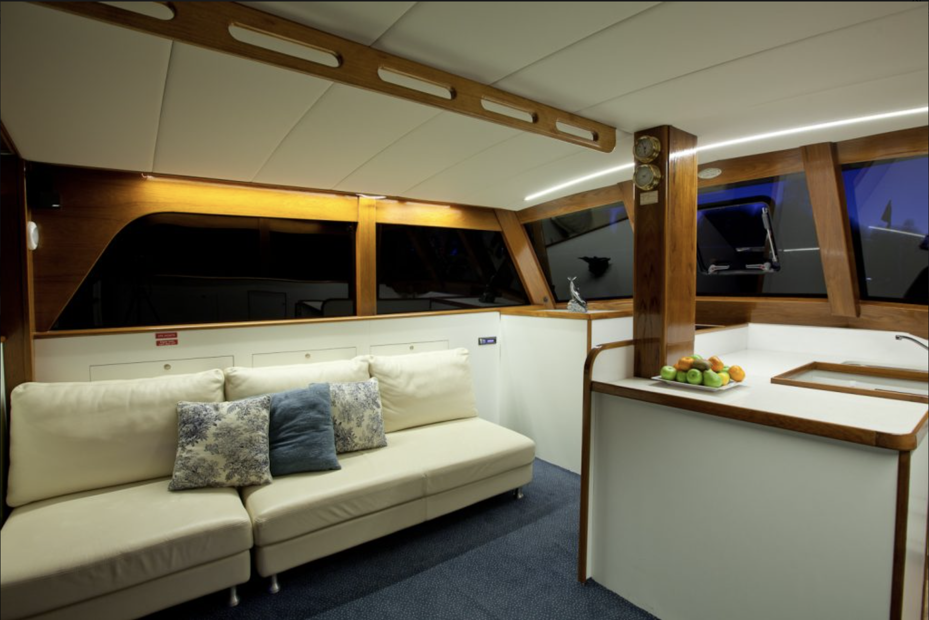 Santa Cruz Luxury Boat Sydney