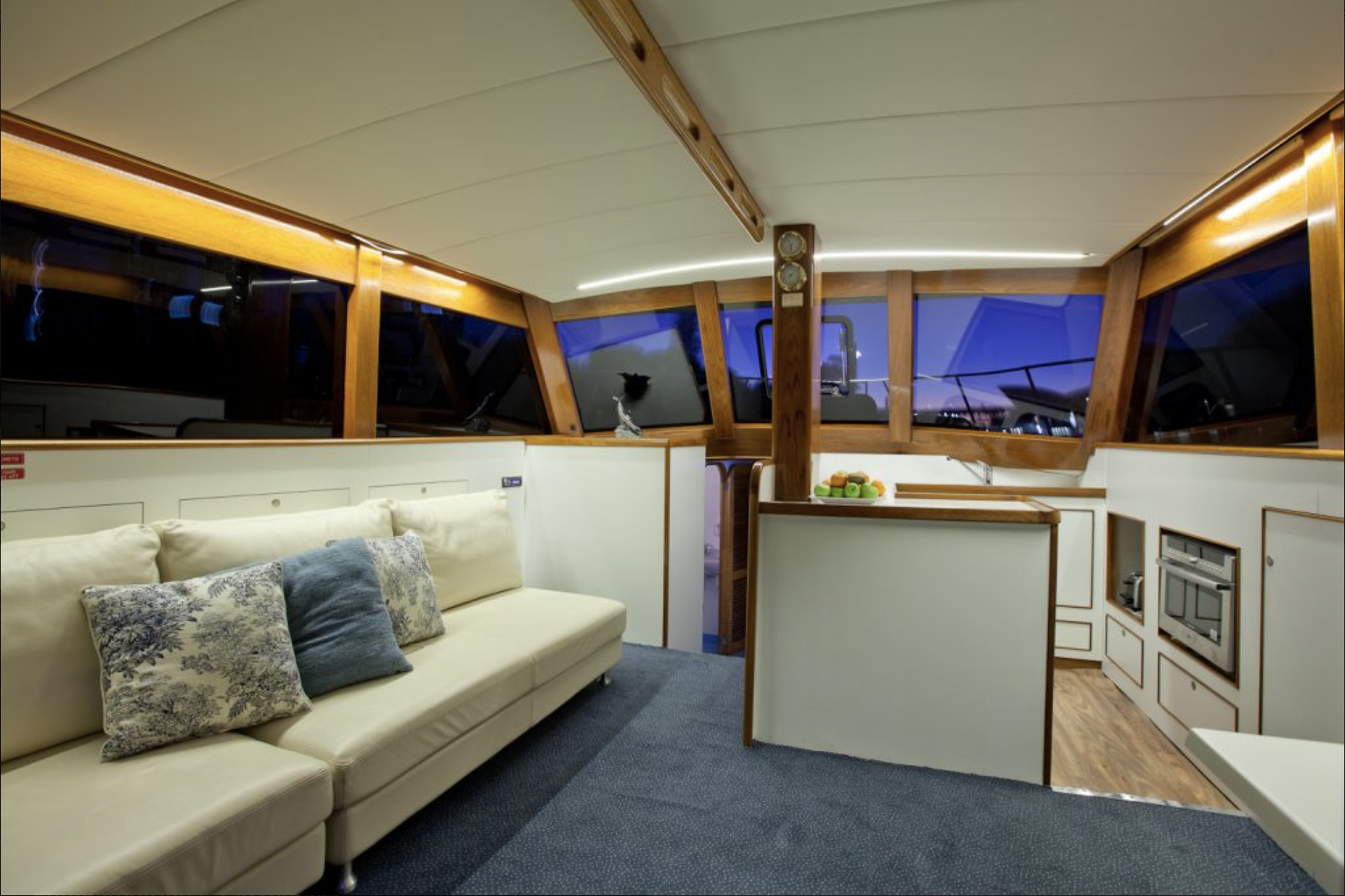 Santa Cruz Luxury Boat Sydney